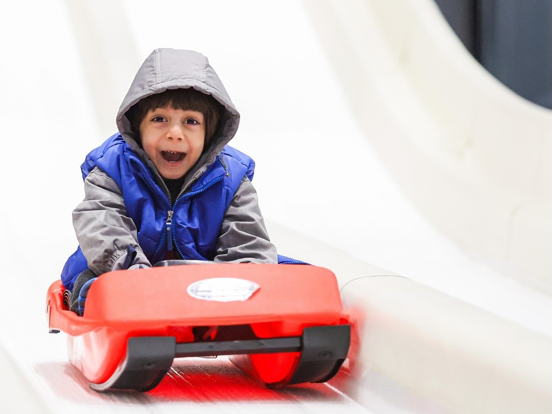 بازی های کودکان در آیس رینک میکامال کیش